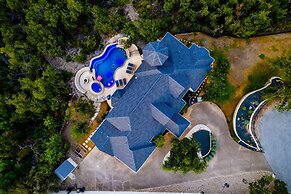 Hillside Infinity Pool Retreat