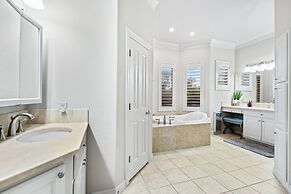 Hillside Infinity Pool Retreat