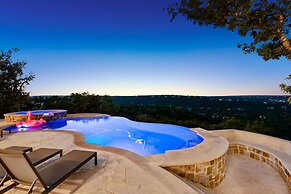 Hillside Infinity Pool Retreat