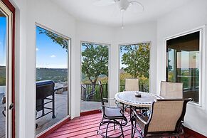 Hillside Infinity Pool Retreat