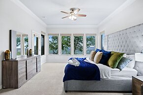 Hillside Infinity Pool Retreat