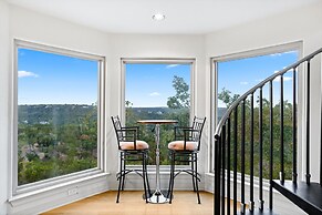 Hillside Infinity Pool Retreat