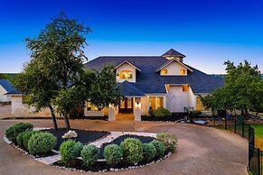 Hillside Infinity Pool Retreat