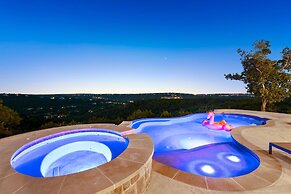 Hillside Infinity Pool Retreat
