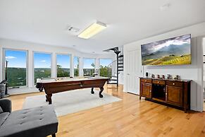 Hillside Infinity Pool Retreat