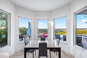 Hillside Infinity Pool Retreat