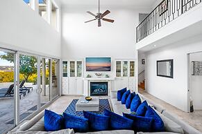 Hillside Infinity Pool Retreat