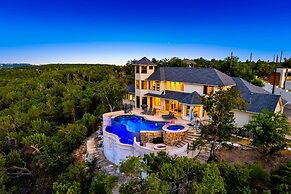 Hillside Infinity Pool Retreat