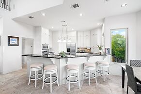 Hillside Infinity Pool Retreat