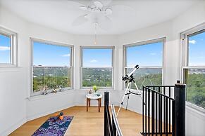 Hillside Infinity Pool Retreat