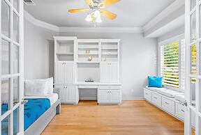 Hillside Infinity Pool Retreat