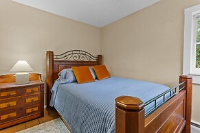 Tudor Style Apartment near MSU