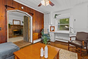 Tudor Style Apartment near MSU