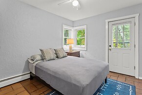 Tudor Style Apartment near MSU