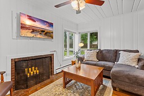 Tudor Style Apartment near MSU