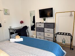 Modern Private Share Bedroom Bus stop to NYC