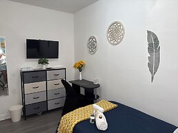 Modern Private Share Bedroom Bus stop to NYC