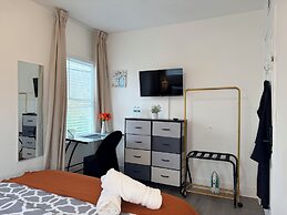 Modern Private Share Bedroom Bus stop to NYC
