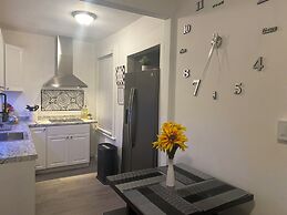 Modern Private Bedroom Bus stop to NYC