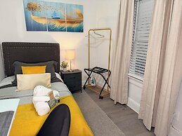 Modern Private Share Bedroom Bus stop to NYC