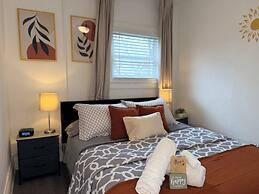 Modern Private Share Bedroom Bus stop to NYC