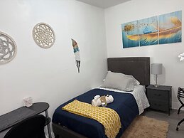 Modern Private Share Bedroom Bus stop to NYC