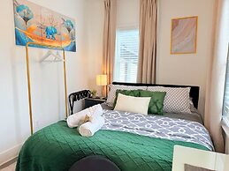 Modern Private Share Bedroom Bus stop to NYC