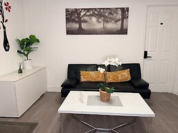 Modern Private Share Bedroom Bus stop to NYC