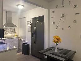 Modern Private Bedroom Bus stop to NYC