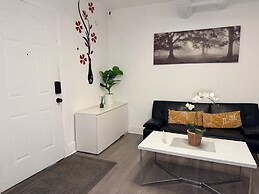 Modern Private Share Bedroom Bus stop to NYC