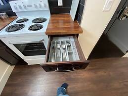 Brand New 1 Br 1 Bath Close To All Walkable