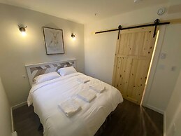 Brand New Dt 1 Br Close To All Edmonton, Canada