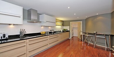 Executive Three Bedroom Apartment in Aberdeen s West End