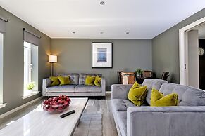 Executive Three Bedroom Apartment in Aberdeen s West End