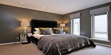 Executive Three Bedroom Apartment in Aberdeen s West End