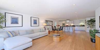 Executive Three Bedroom Apartment in Aberdeen s West End