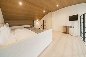 Haeilri Pool & Spa Hotel