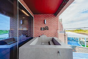 Haeilri Pool & Spa Hotel