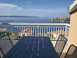 Heated Infinity Pool, Family Apartment With Panoramic sea View 3