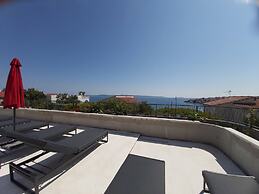 Heated Infinity Pool, Family Apartment With Panoramic sea View 3
