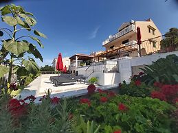 Heated Infinity Pool, Family Apartment With Panoramic sea View 2