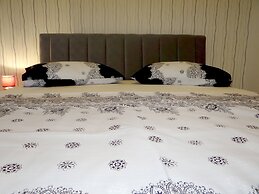 Heated Infinity Pool, Family Apartment With Panoramic sea View 2