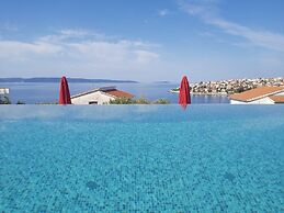 Heated Swimming Pool, Family Apartment With Panoramic sea View a1