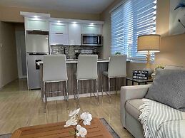 2 Units, 1 Price! Group Bundle! Sleeps 8! # Beach House!