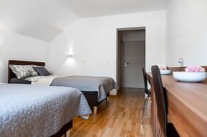 Apartments and Rooms Bama