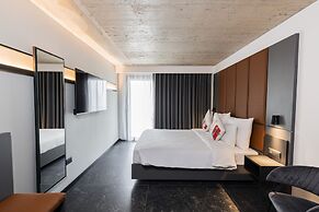 The Londoner Hotel St. Julians