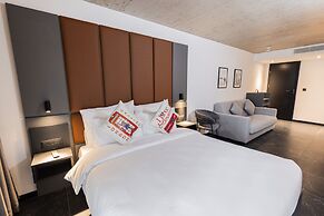 The Londoner Hotel St. Julians