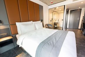 The Londoner Hotel St. Julians