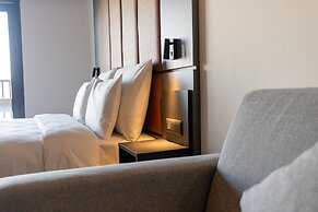 The Londoner Hotel St. Julians