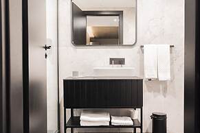 The Londoner Hotel St. Julians